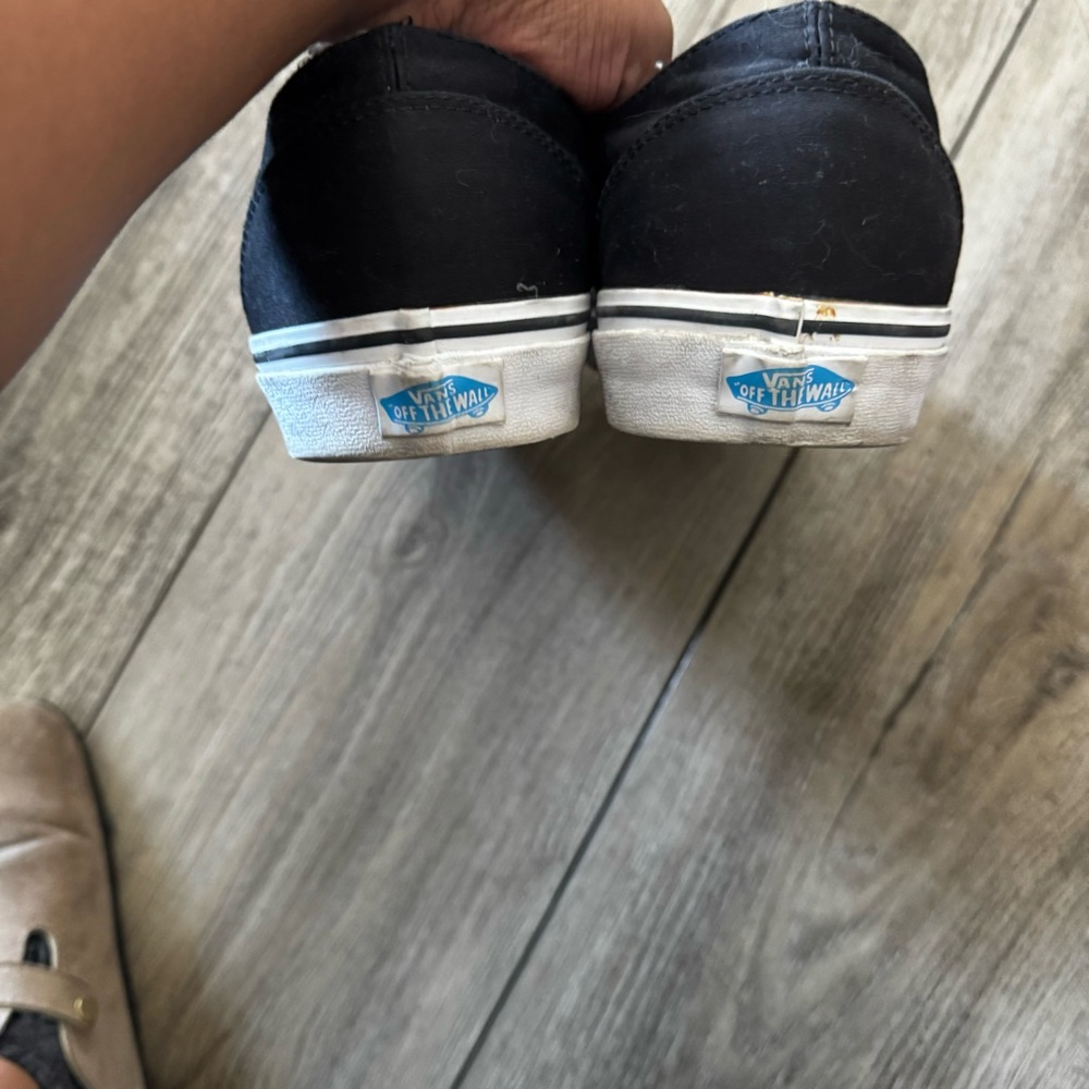 Vans - Picture 3 of 4